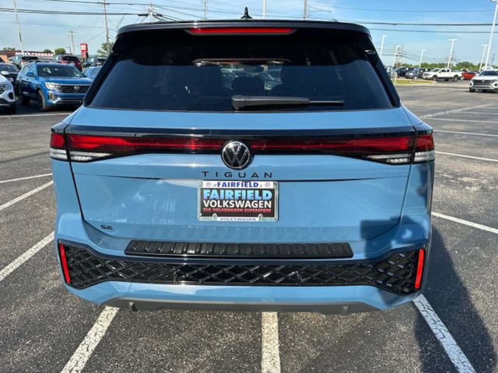 New 2026 Volkswagen Tiguan 2.0T SE R-Line Black SUV