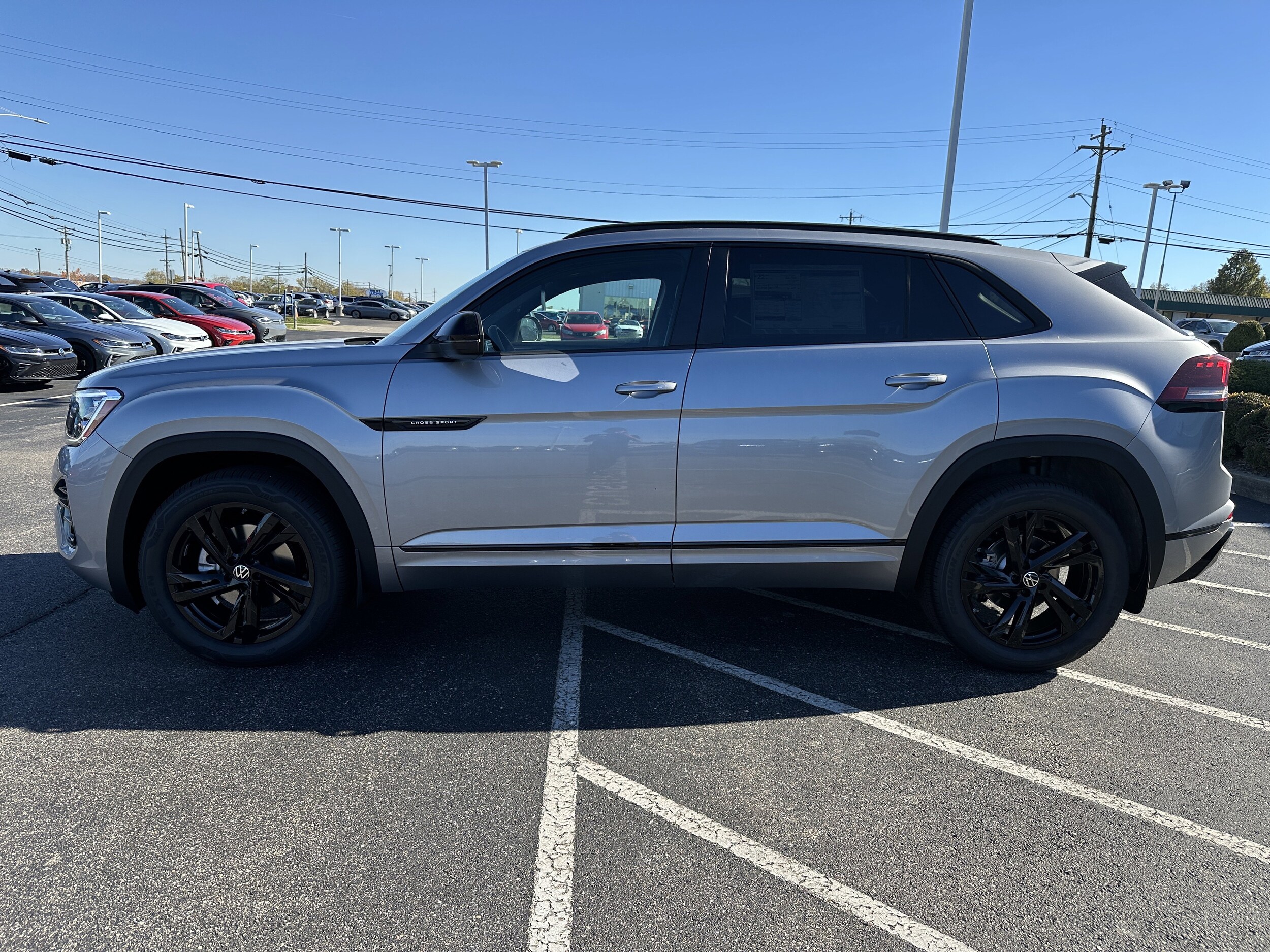 2026 Volkswagen Atlas Cross Sport SEL R-Line photo 4