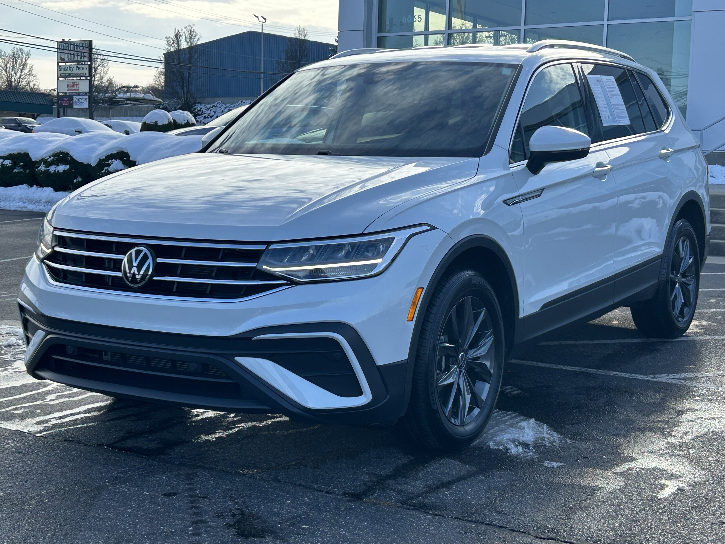 2023 Volkswagen Tiguan SE photo 3