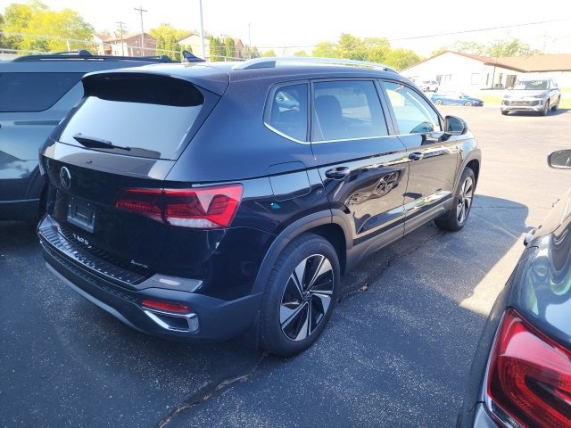 2024 Volkswagen Taos SE photo 3