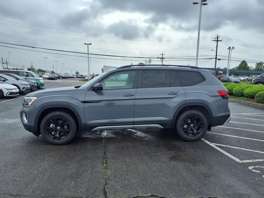 2025 Volkswagen Atlas Peak Edition photo 3