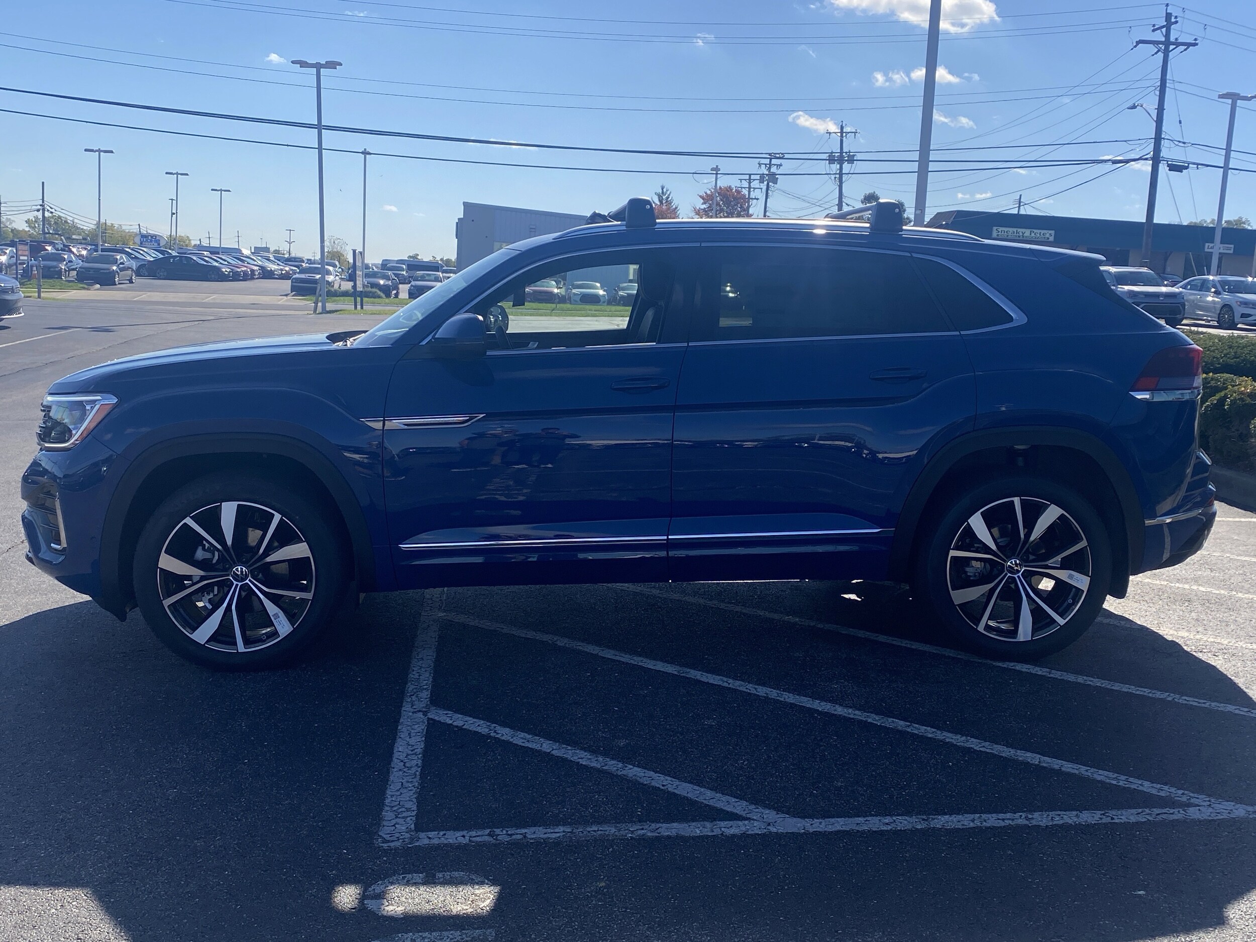 2026 Volkswagen Atlas Cross Sport SEL Premium R-Line photo 3