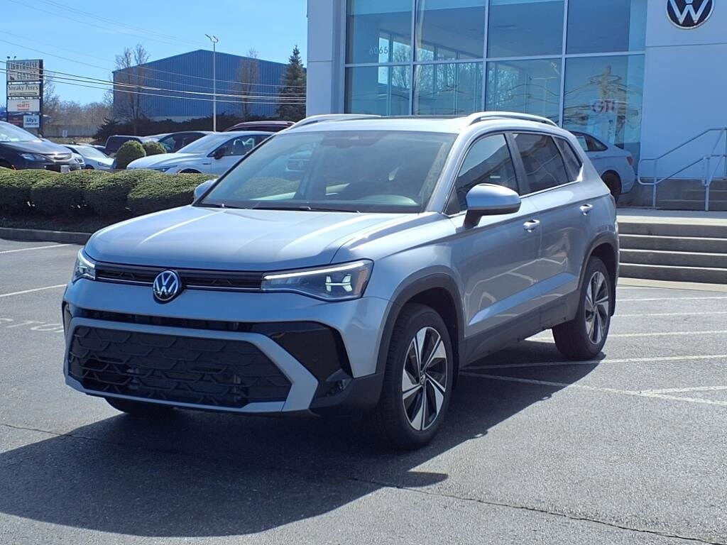 2025 Volkswagen Taos SE photo 2