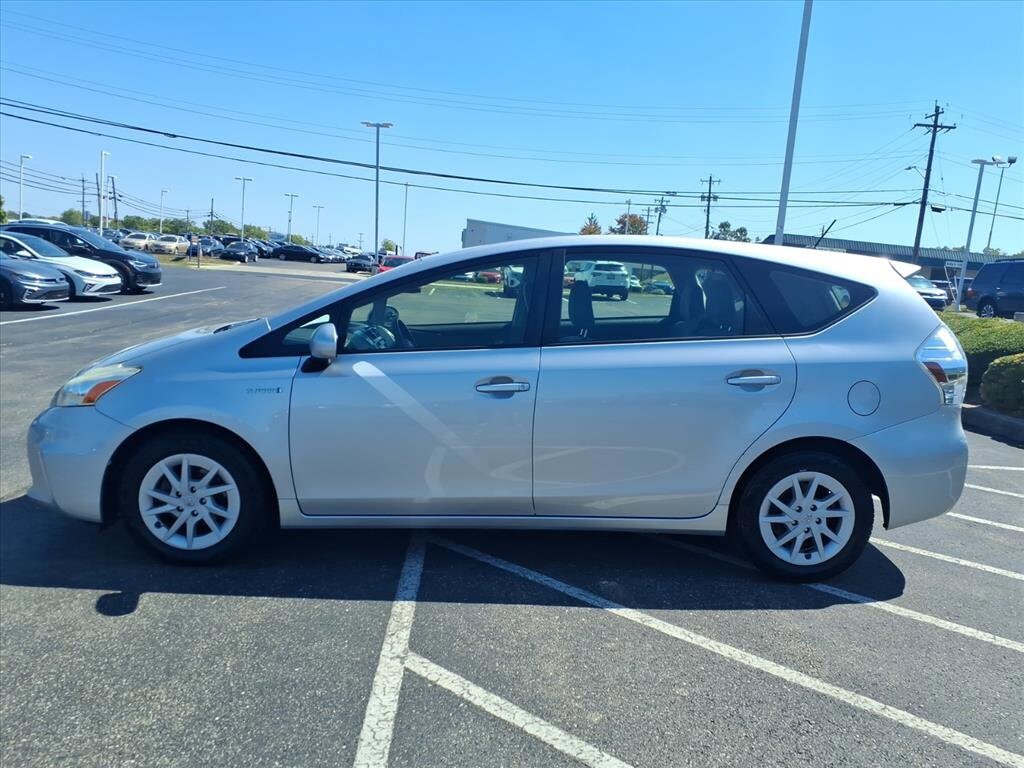 2014 Toyota Prius V Five photo 4