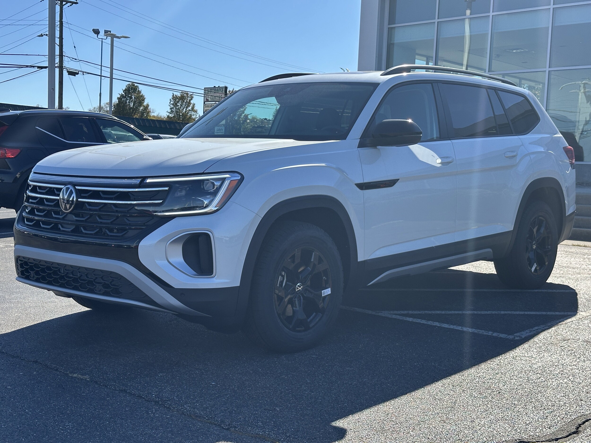 2026 Volkswagen Atlas Peak Edition SE photo 2