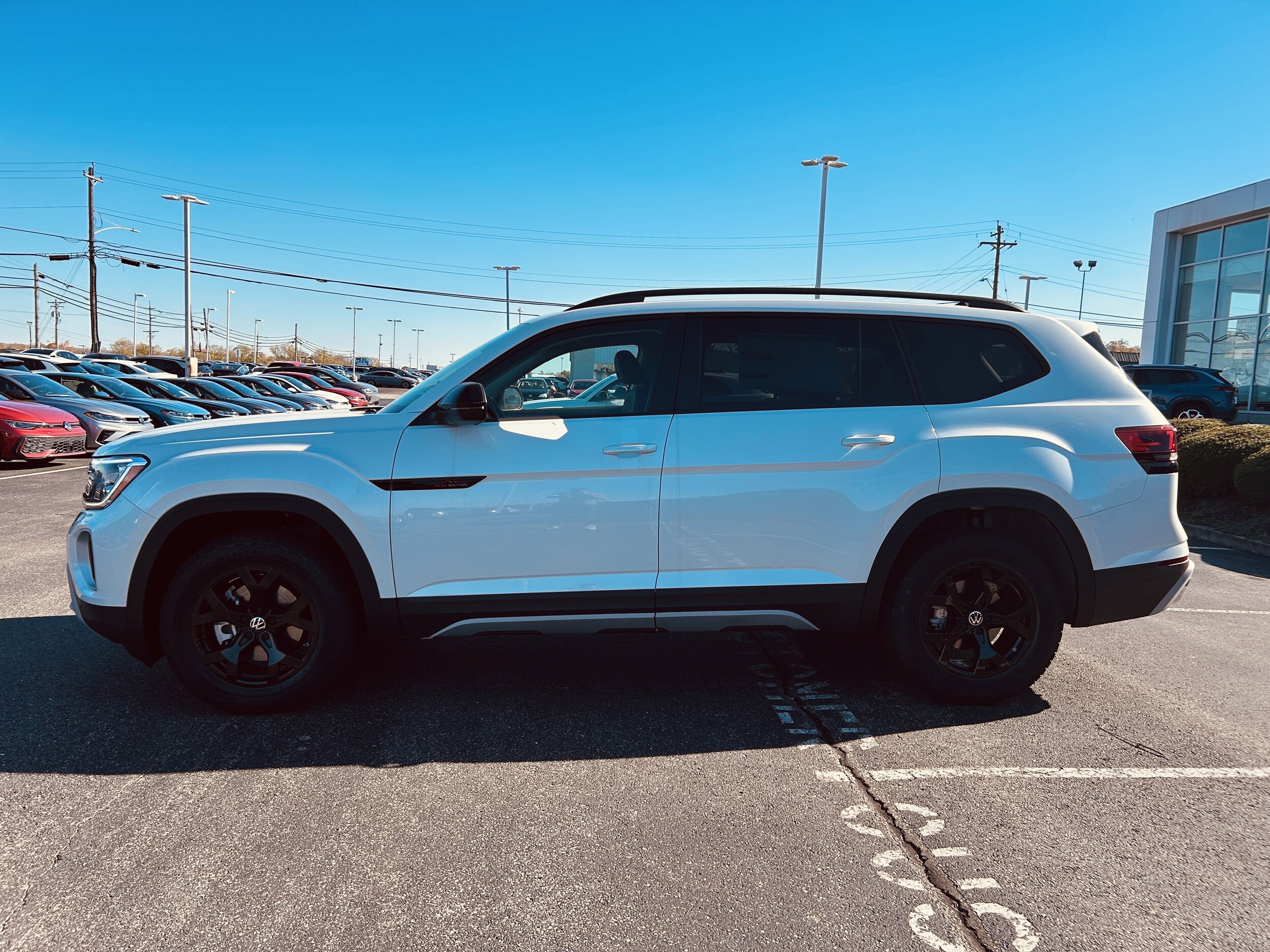 2026 Volkswagen Atlas Peak Edition SE photo 4