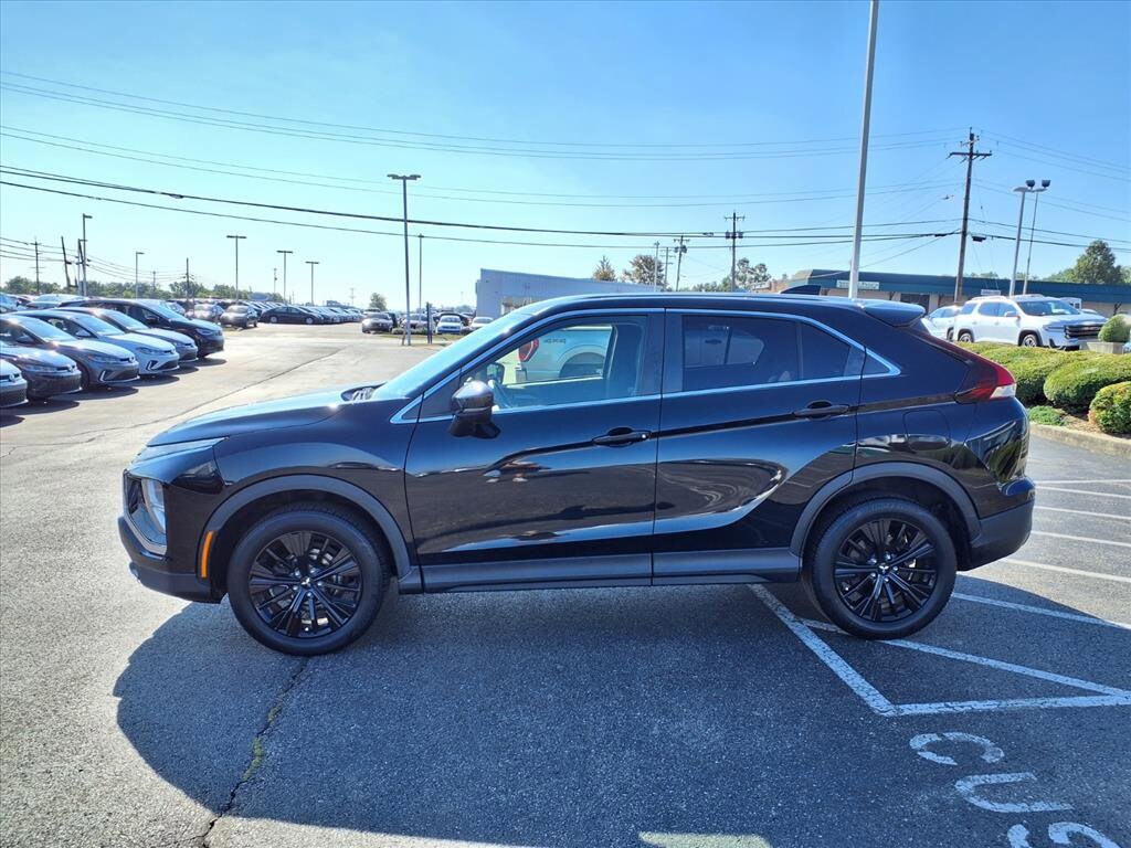 2022 Mitsubishi Eclipse Cross LE photo 2
