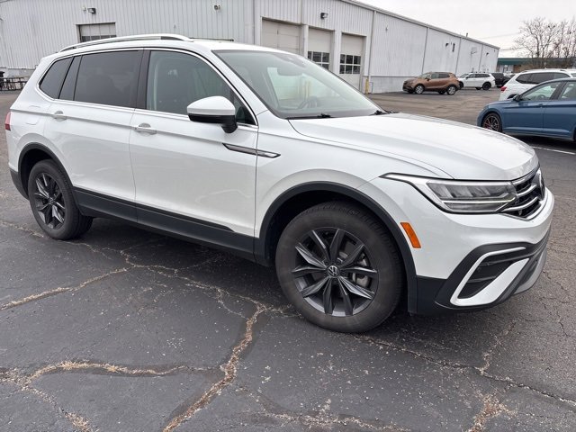 2023 Volkswagen Tiguan SE photo 2