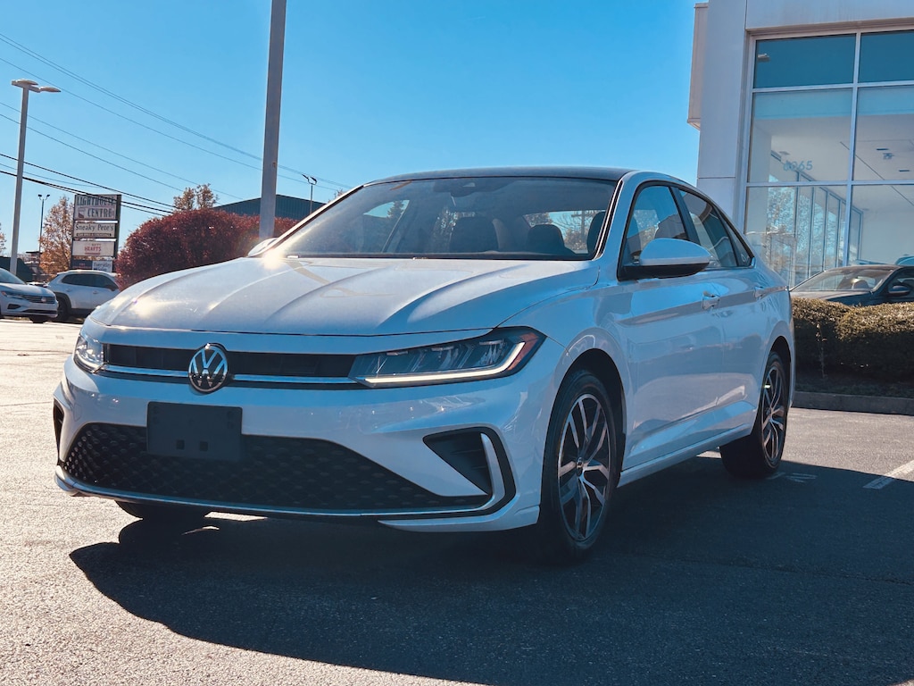 Certified 2025 Volkswagen Jetta 1.5T SE Sedan