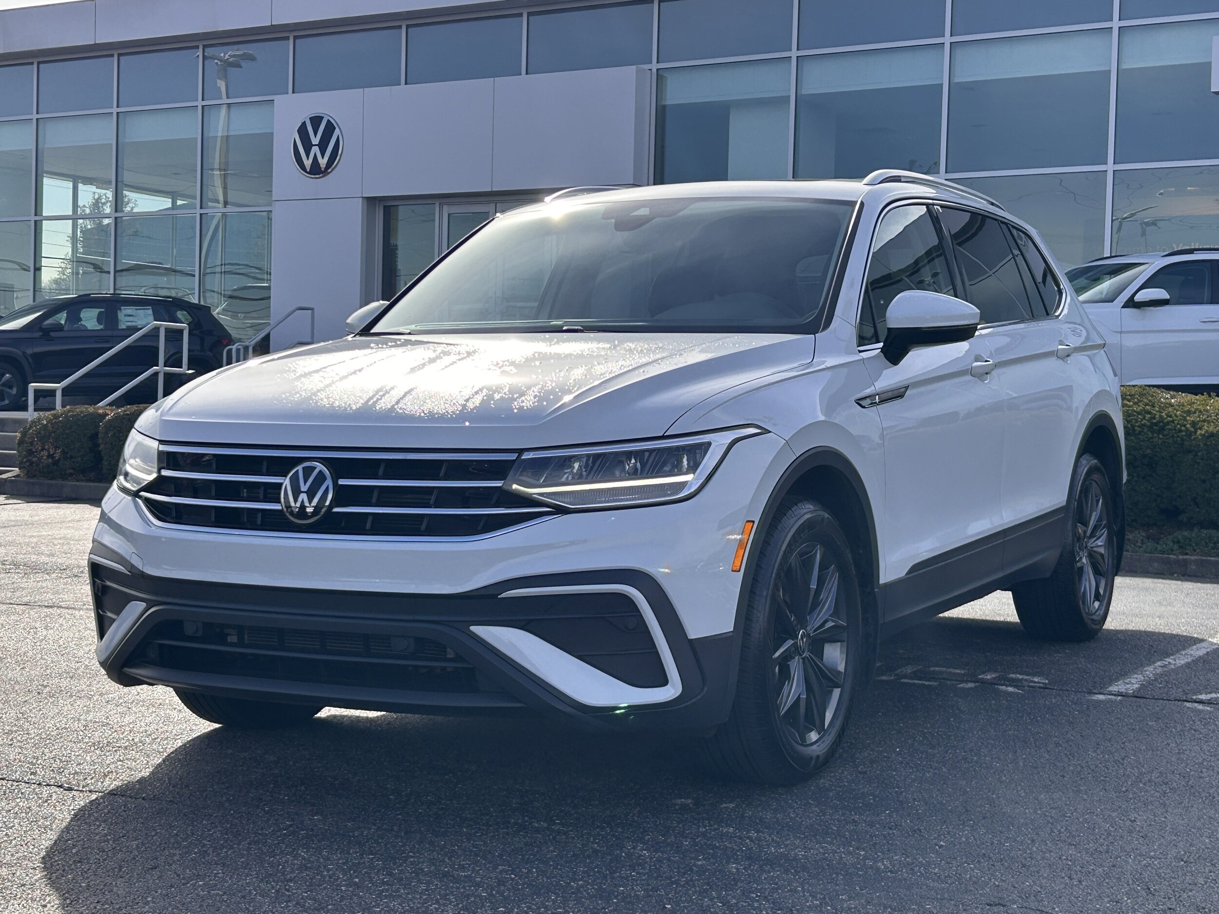 2022 Volkswagen Tiguan SE photo 3