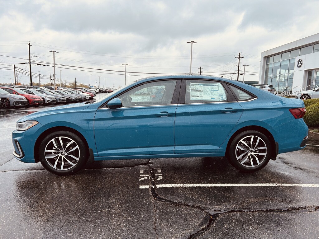 New 2026 Volkswagen Jetta 1.5T SE Sedan