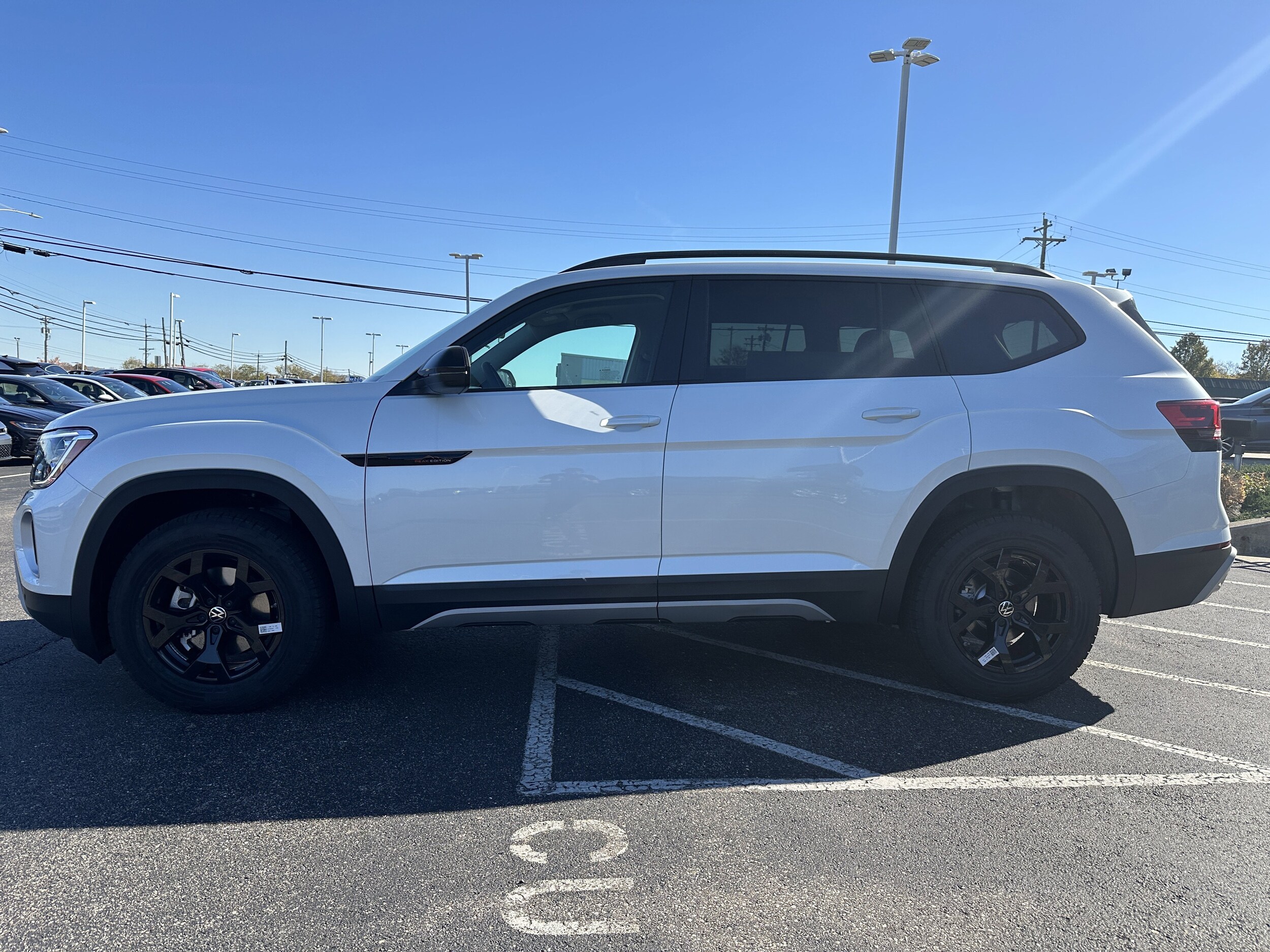 2026 Volkswagen Atlas Peak Edition SE photo 3