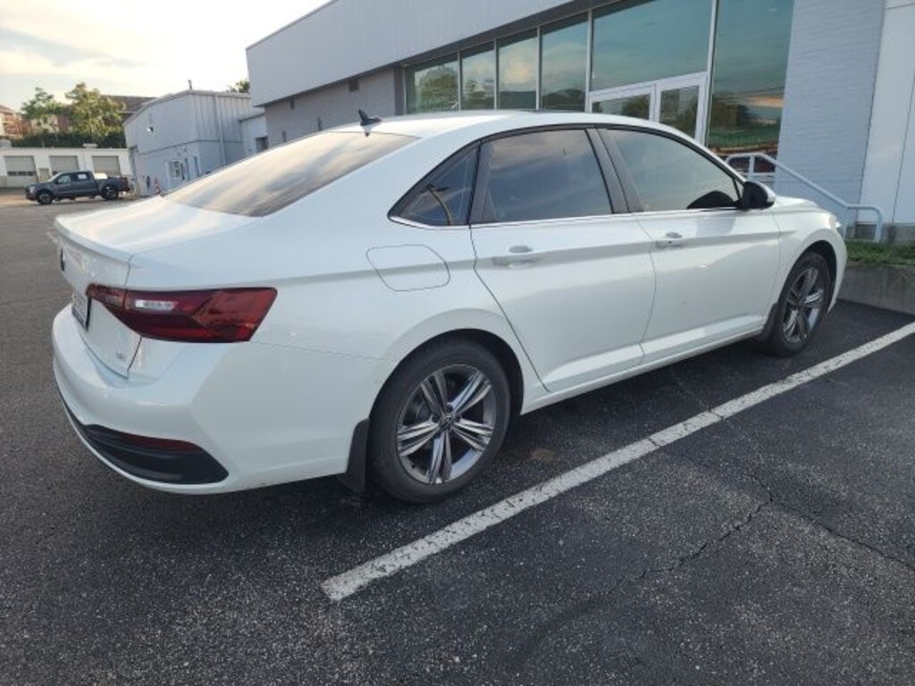 Used 2024 Volkswagen Jetta 1.5T SE Sedan