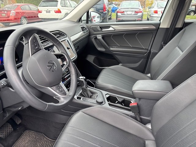 2023 Volkswagen Tiguan SE photo 3