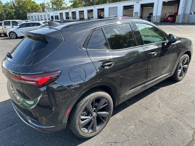2022 Buick Envision Essence photo 3