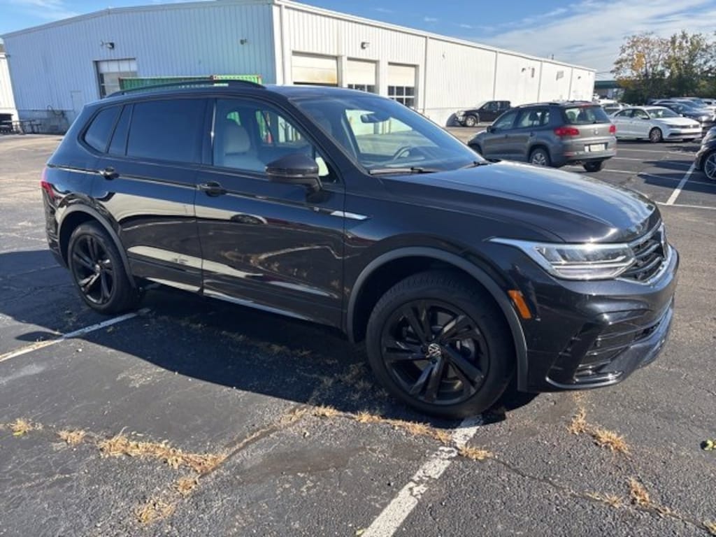 Used 2024 Volkswagen Tiguan 2.0T SE R-Line Black SUV