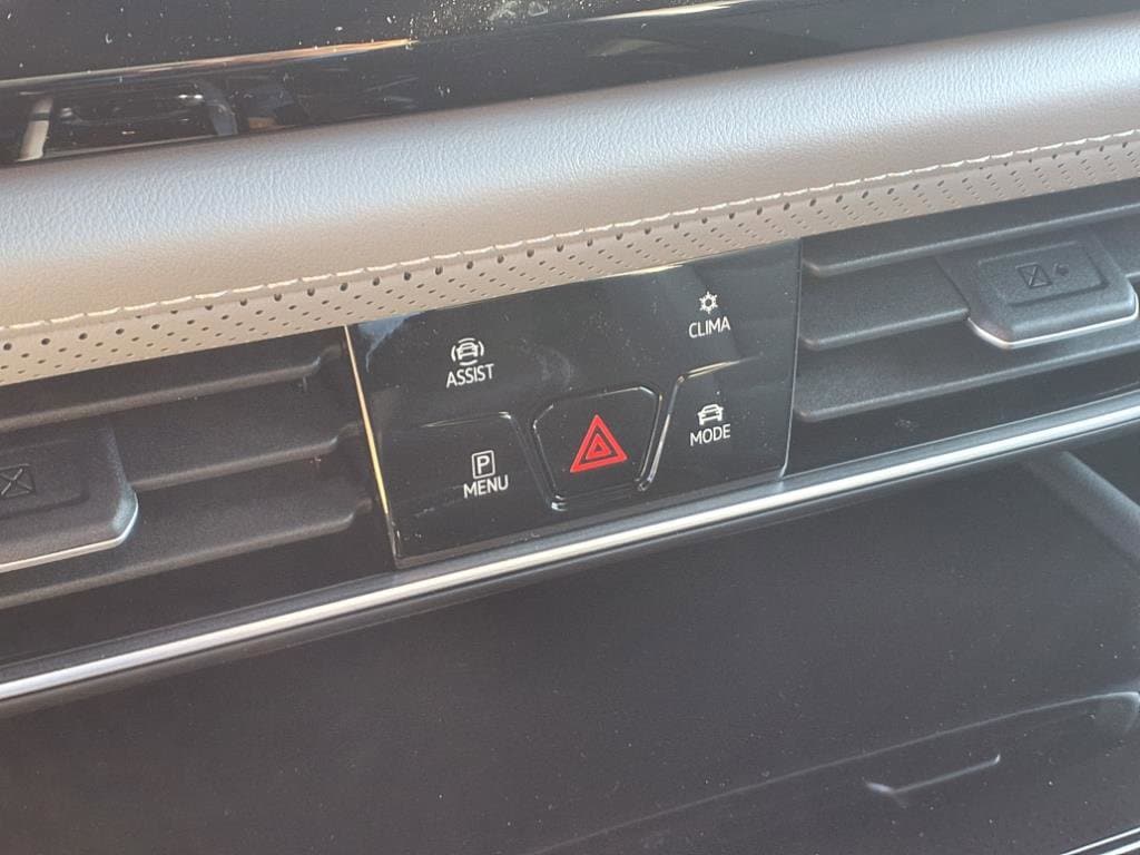 2025 Volkswagen Atlas Cross Sport SEL - Photo 18