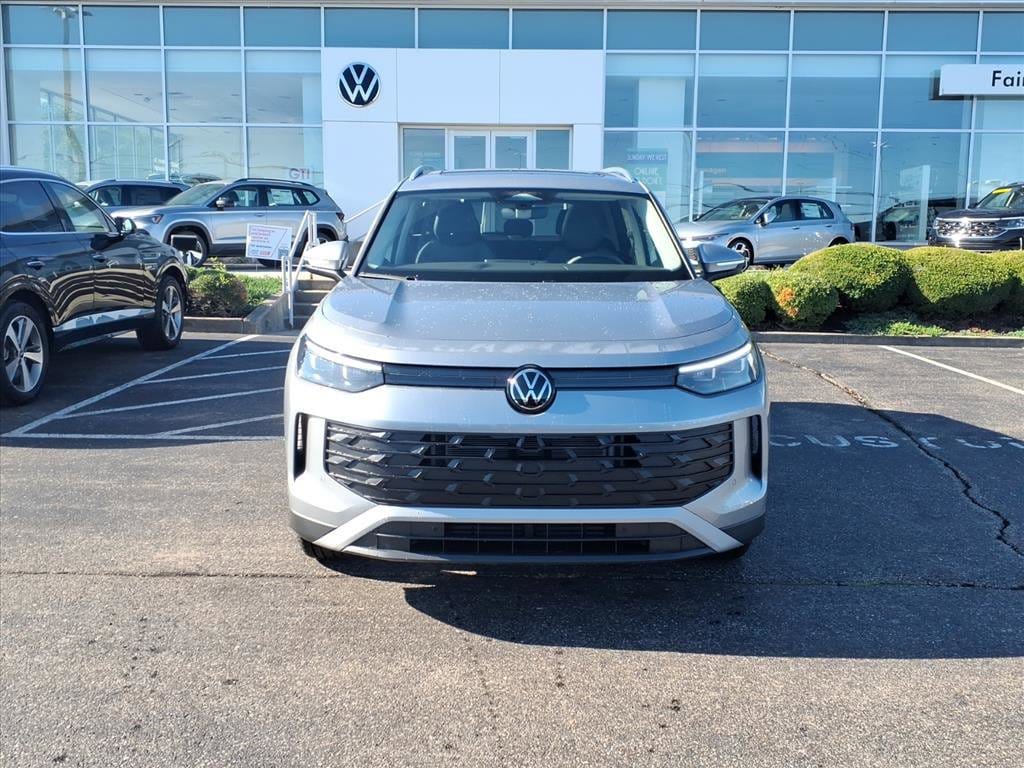 New 2025 Volkswagen Tiguan 2.0T SE SUV