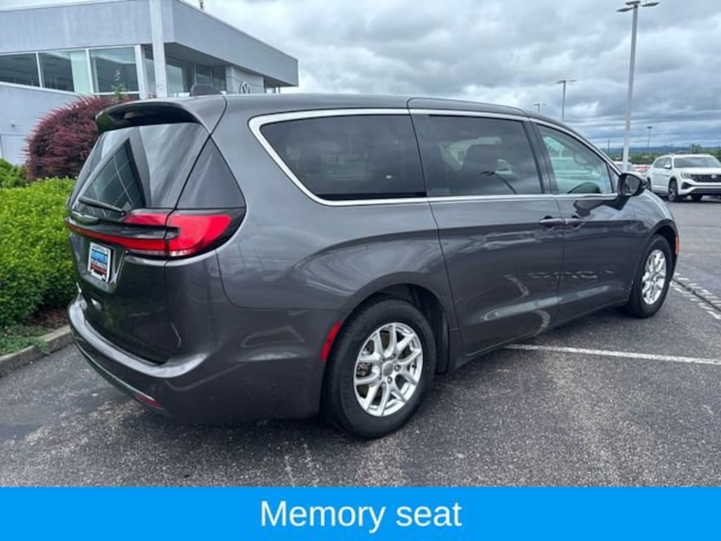 Used 2023 Chrysler Pacifica Touring L Van Passenger Van