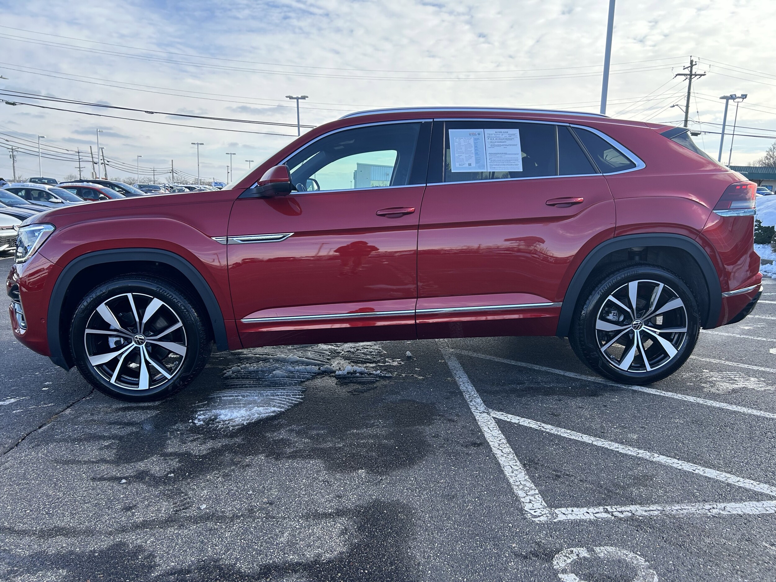 2025 Volkswagen Atlas Cross Sport SEL Premium R-Line photo 4