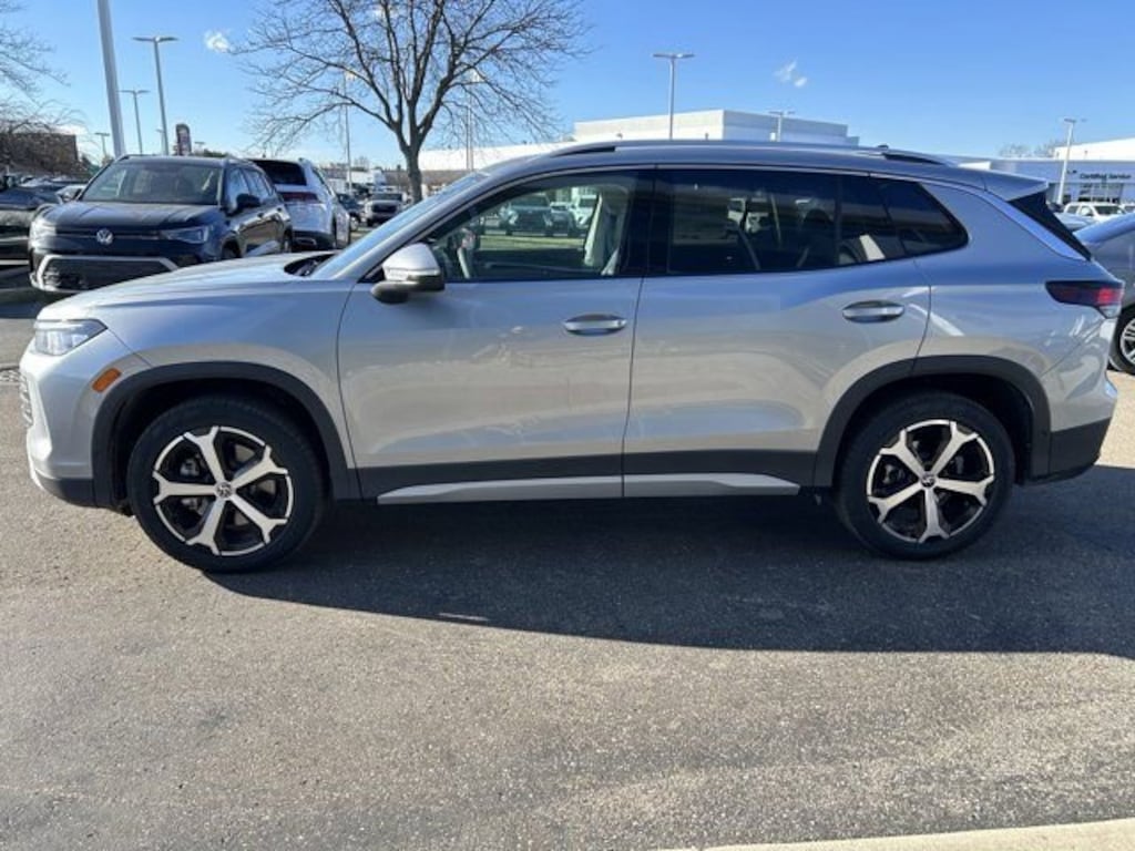 New 2026 Volkswagen Tiguan 2.0T SE SUV