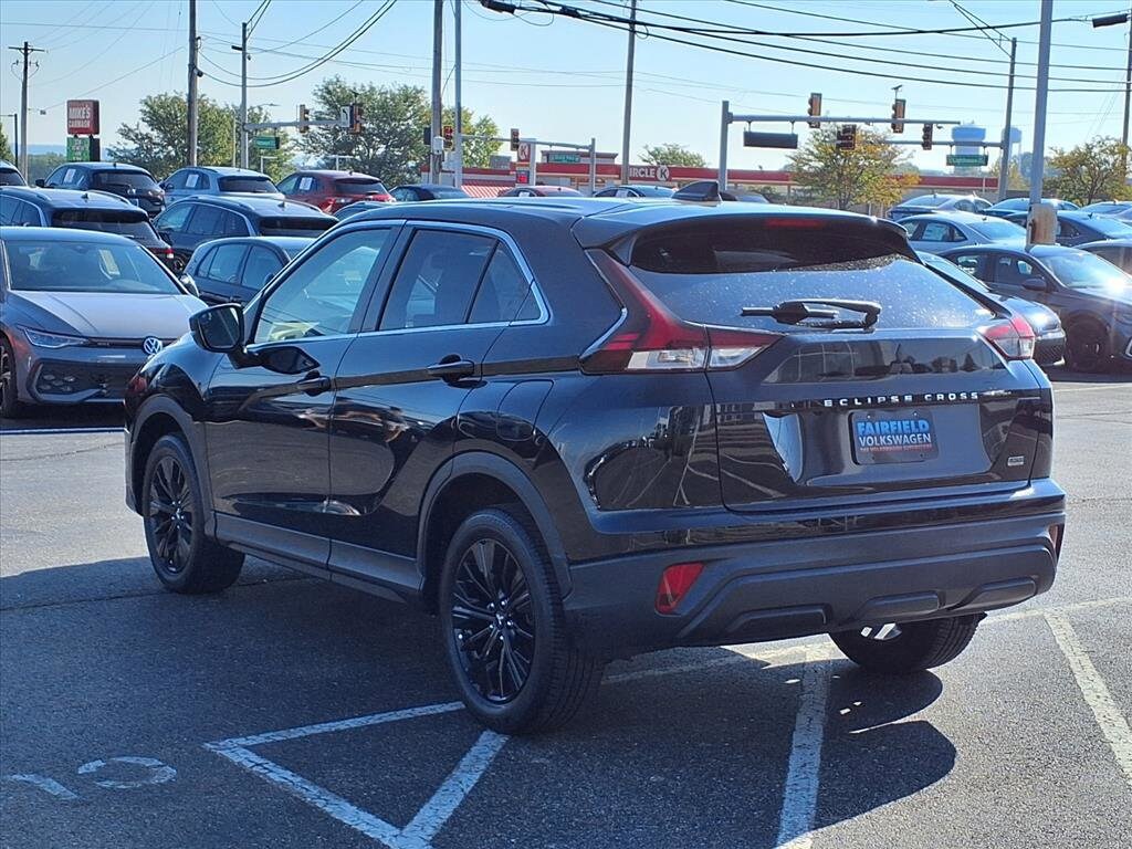 2022 Mitsubishi Eclipse Cross LE photo 3