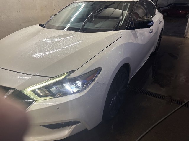 2017 Nissan Maxima SR photo 2