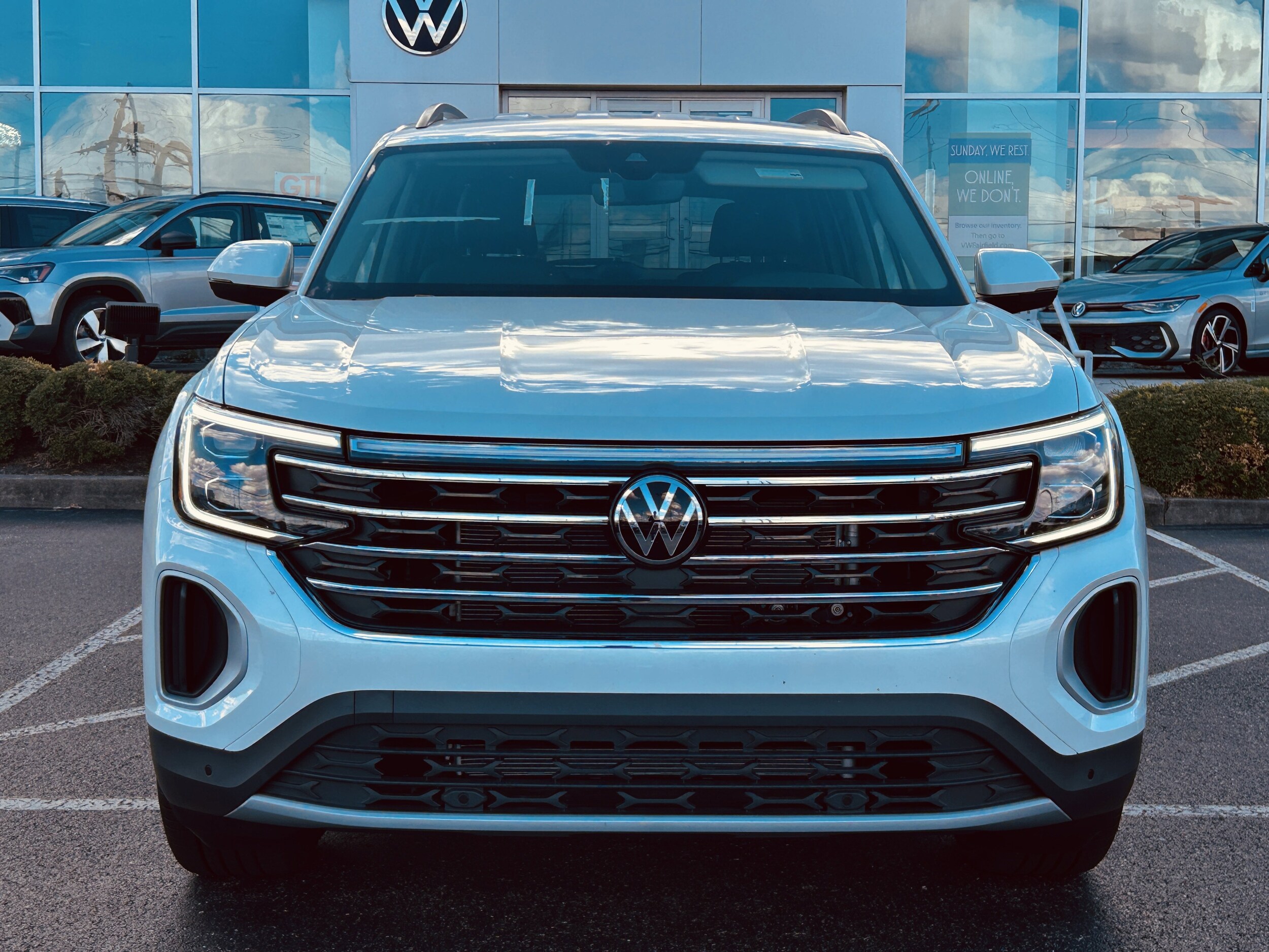 2026 Volkswagen Atlas SE Technology photo 2