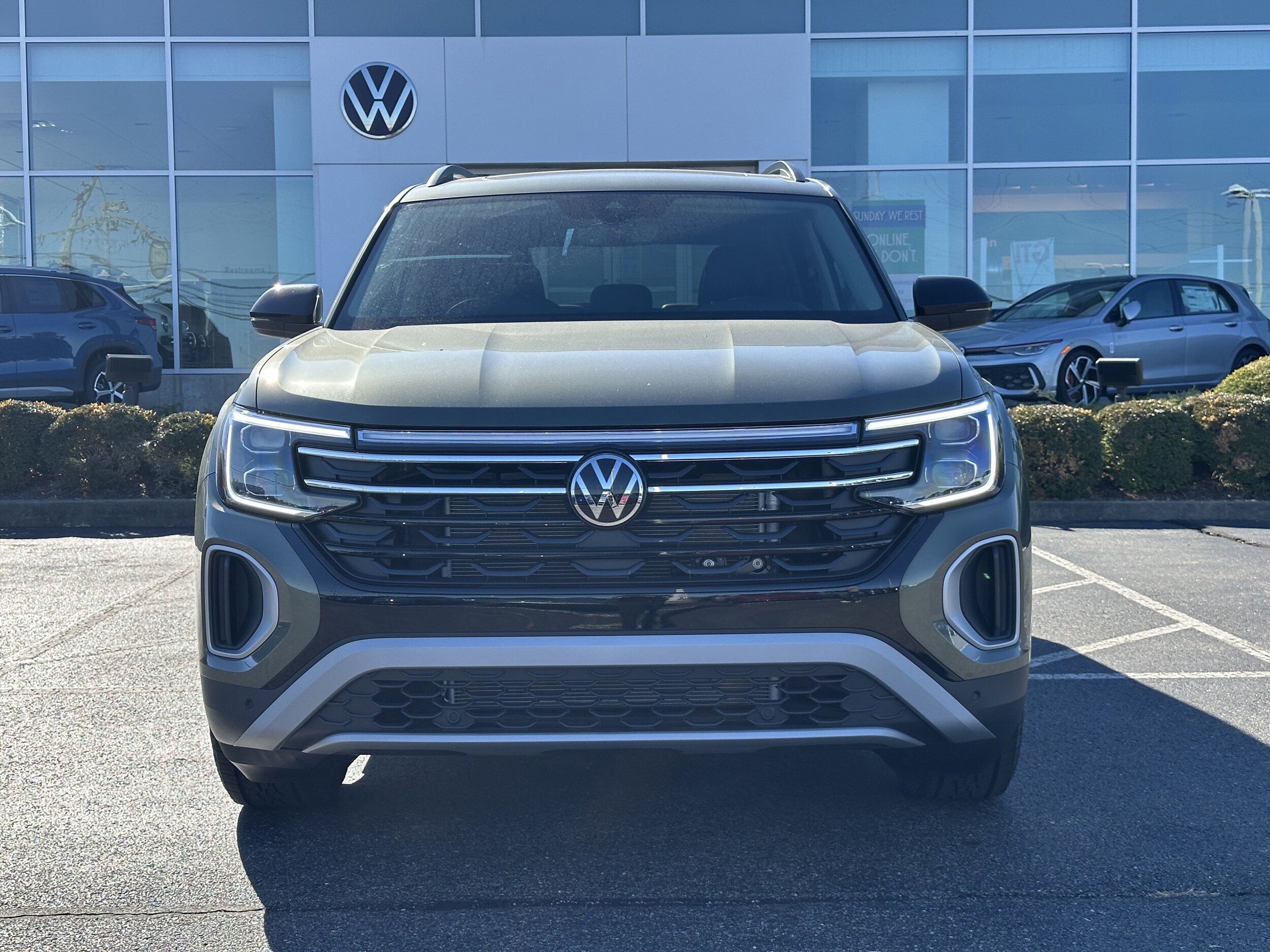 2026 Volkswagen Atlas Peak Edition SE photo 2