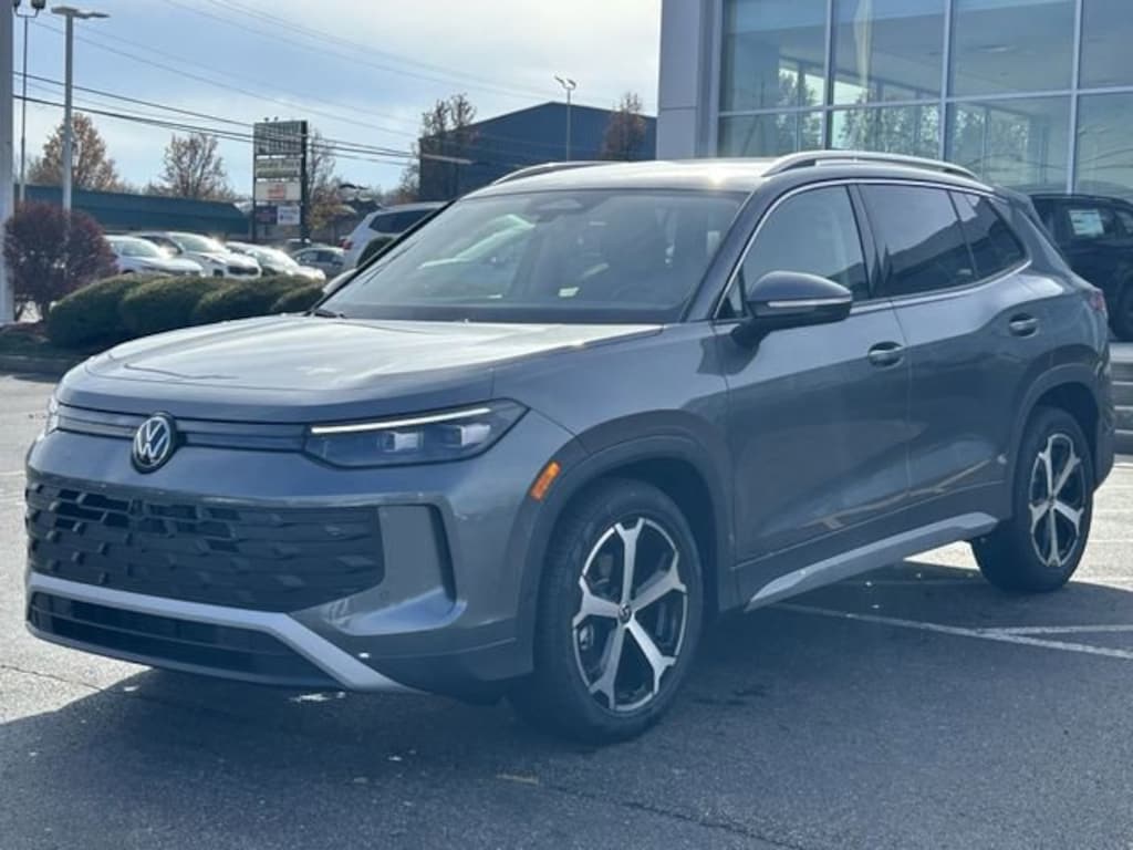 New 2026 Volkswagen Tiguan 2.0T SE SUV