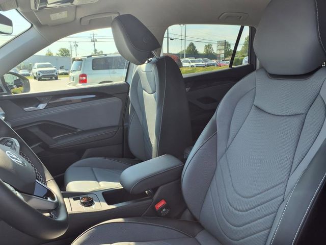 2025 Volkswagen Tiguan SE - Photo 11