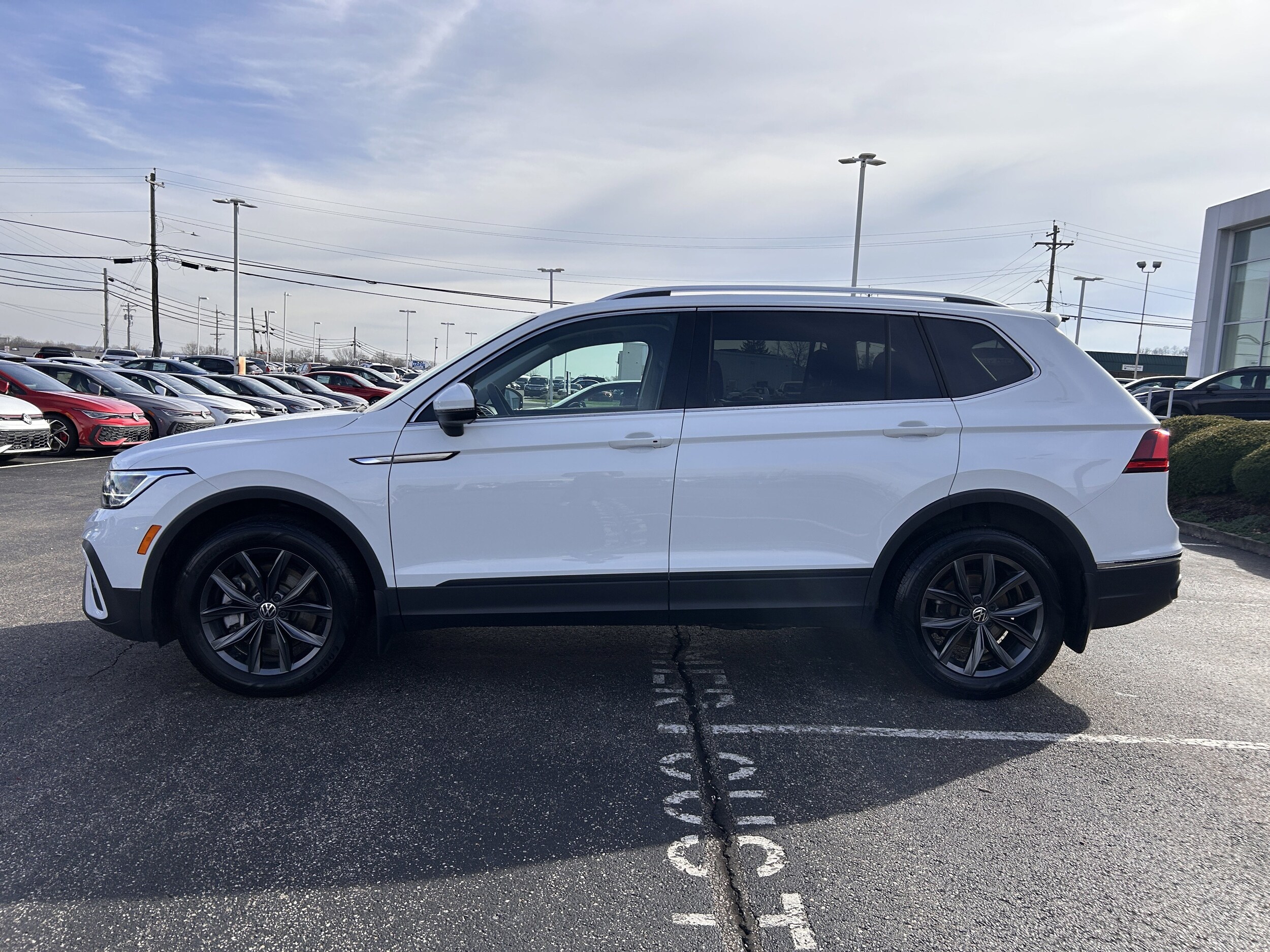 2022 Volkswagen Tiguan SE photo 4