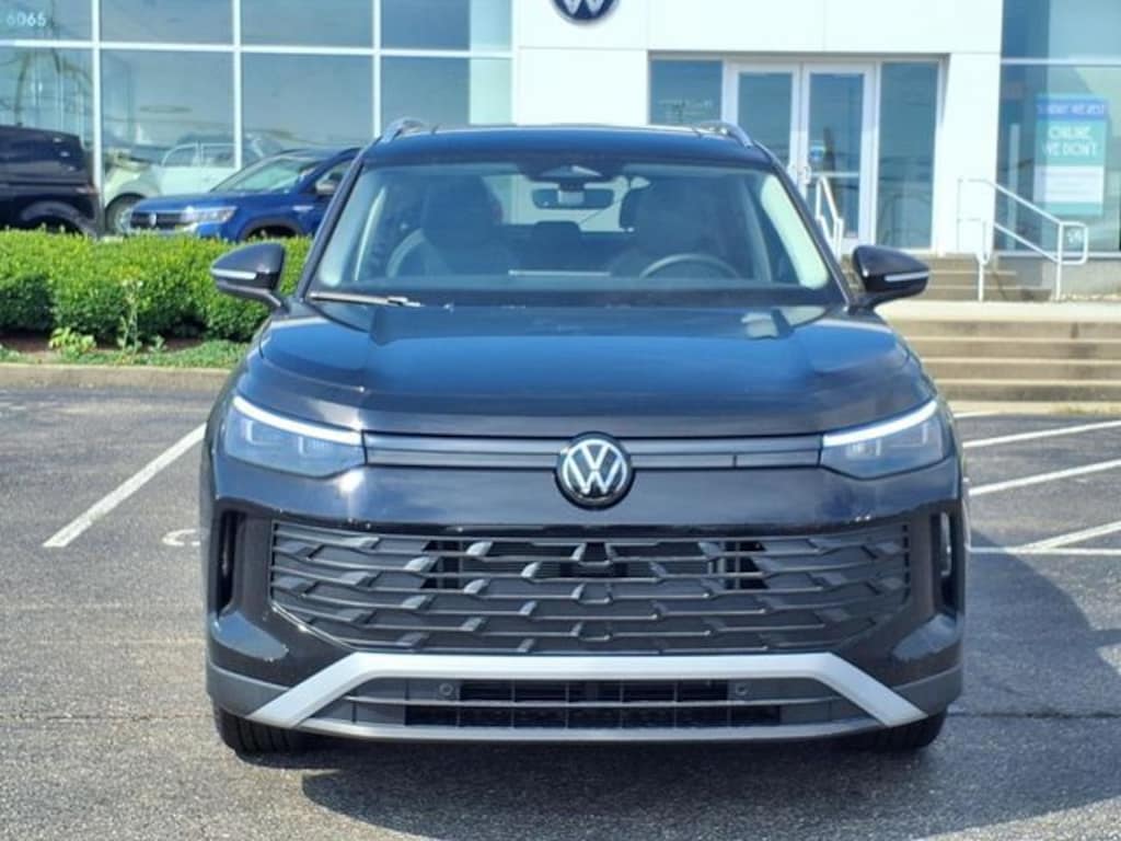 New 2025 Volkswagen Tiguan 2.0T SE SUV