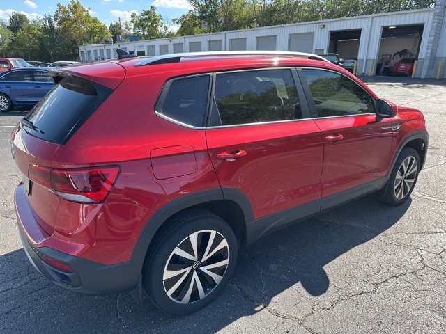 2022 Volkswagen Taos SE photo 3