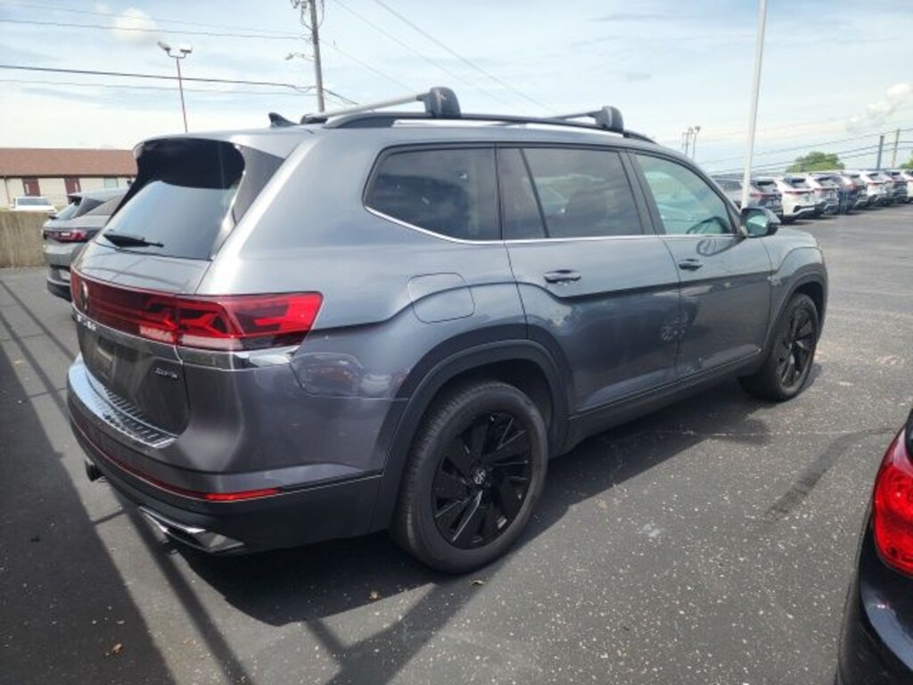 Used 2024 Volkswagen Atlas 2.0T SE w/Technology SUV