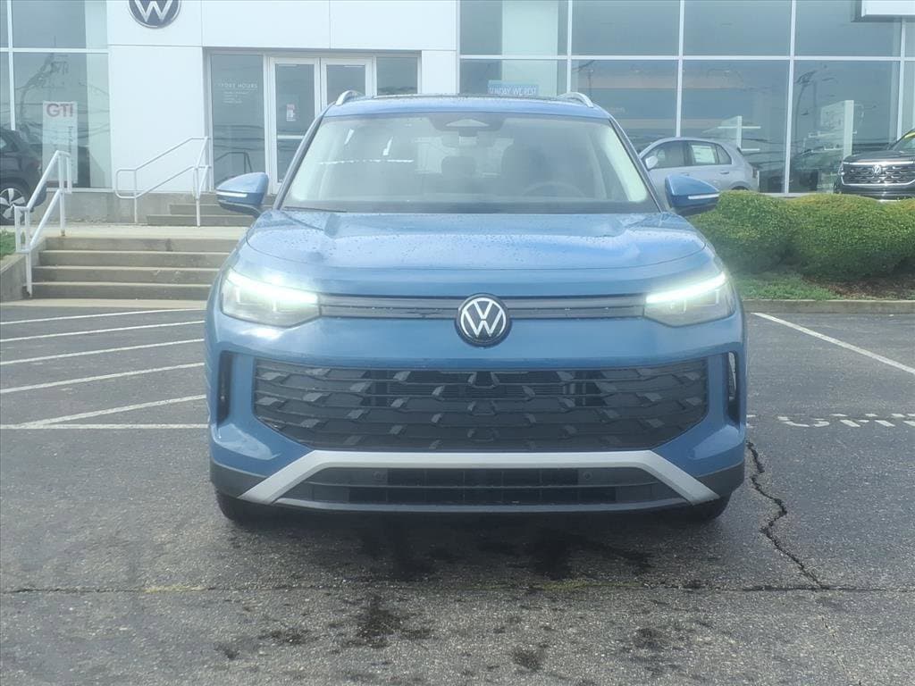 New 2025 Volkswagen Tiguan 2.0T SE SUV