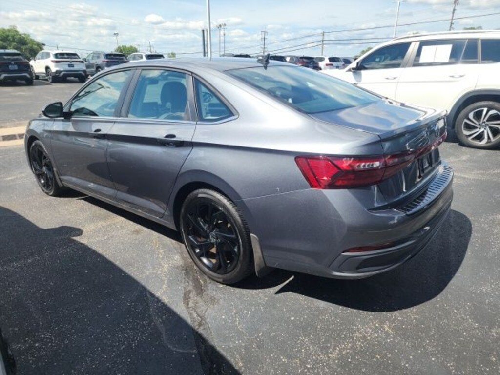 Used 2025 Volkswagen Jetta 1.5T SE Sedan