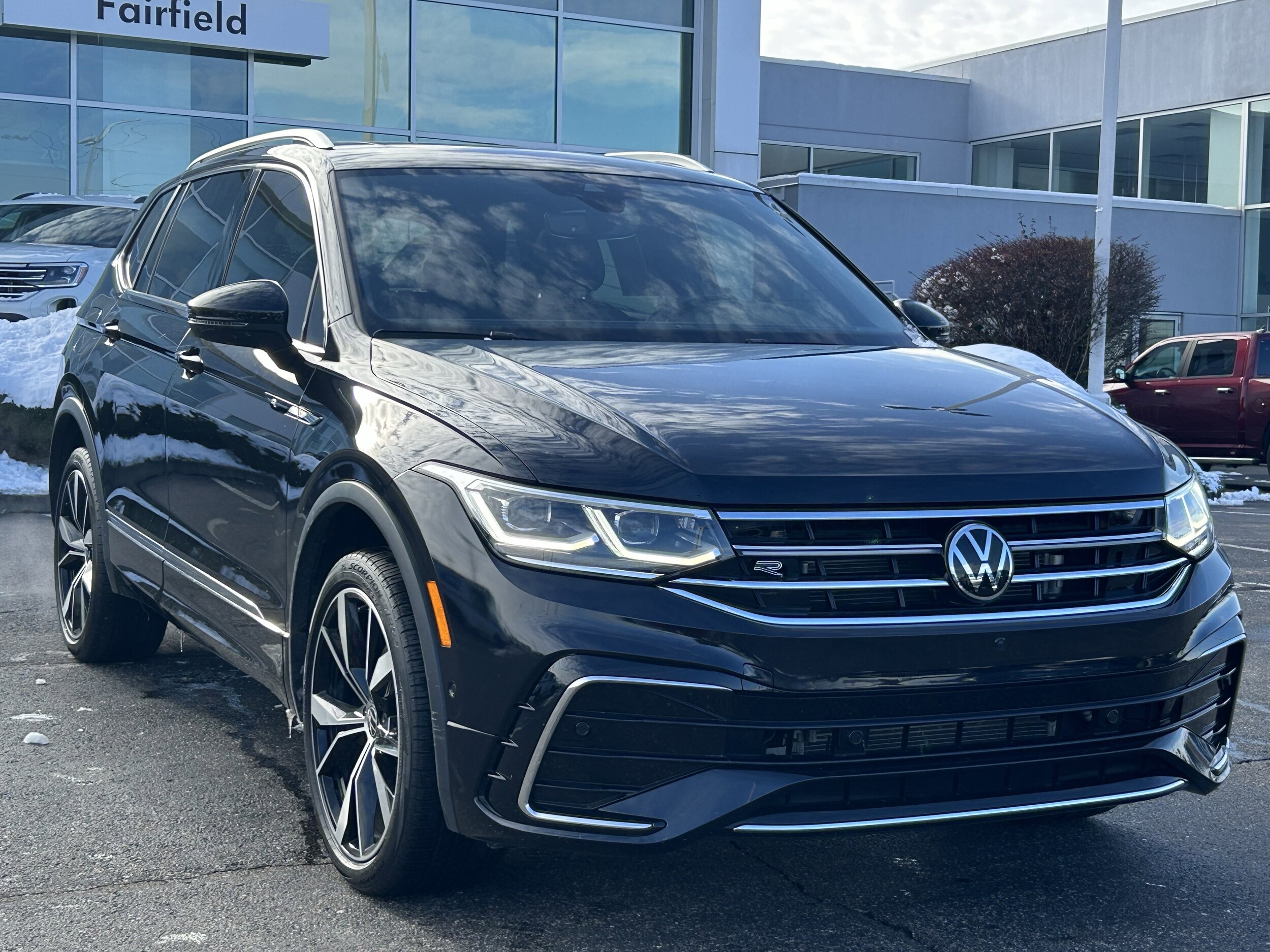 2023 Volkswagen Tiguan SEL R-Line Black photo 2