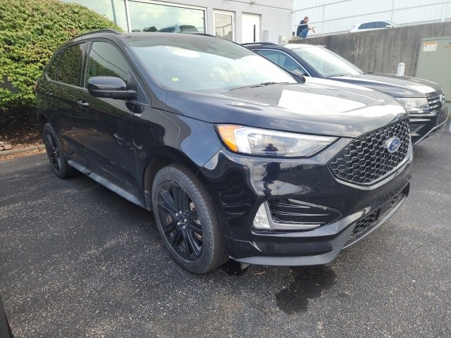 2022 Ford Edge SEL photo 2