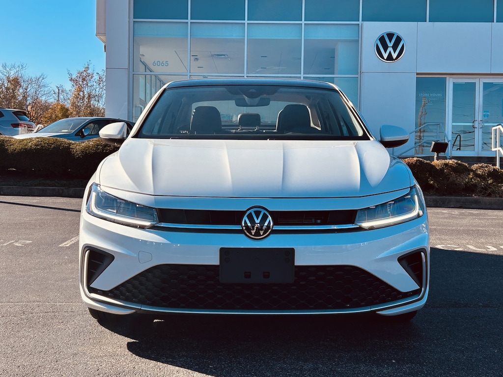 Certified 2025 Volkswagen Jetta 1.5T SE Sedan