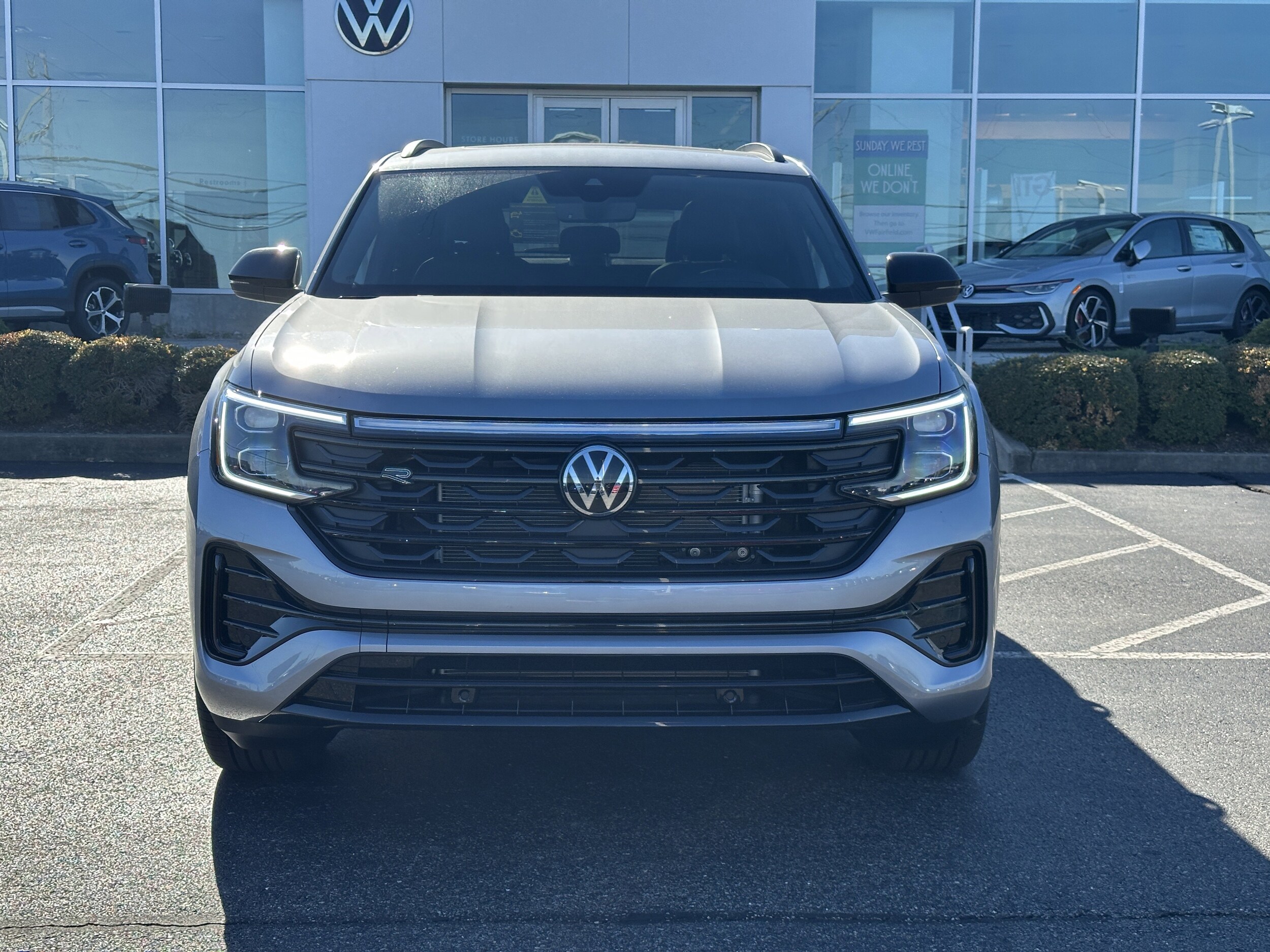 2026 Volkswagen Atlas Cross Sport SEL R-Line photo 2
