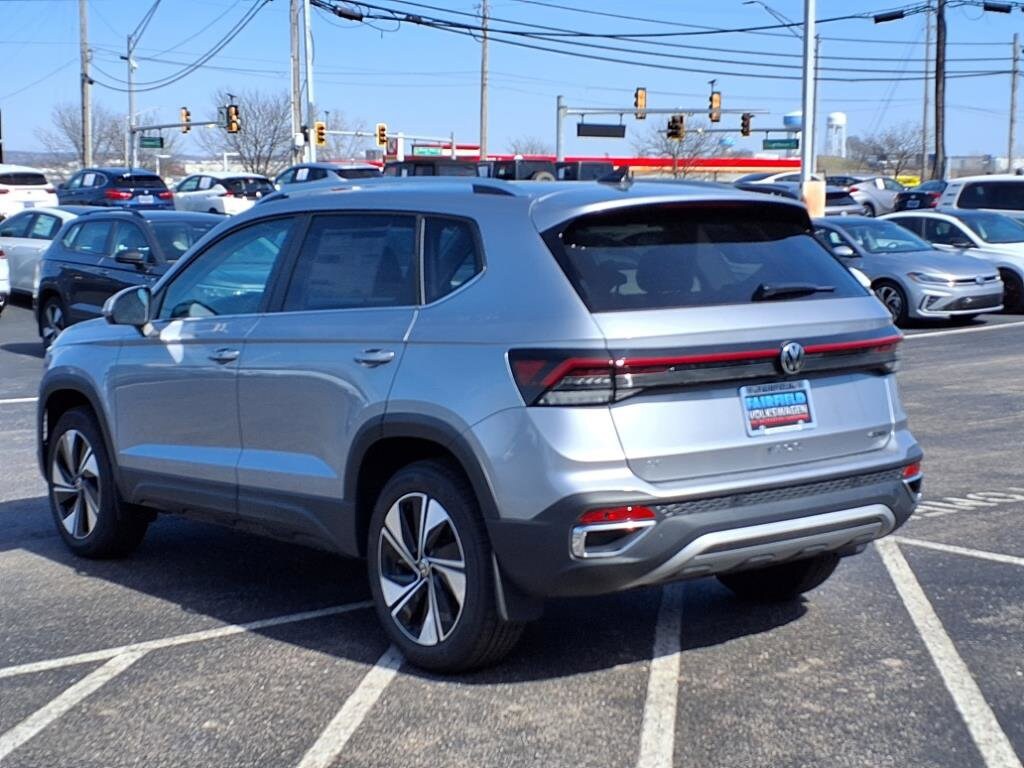2025 Volkswagen Taos SE photo 4