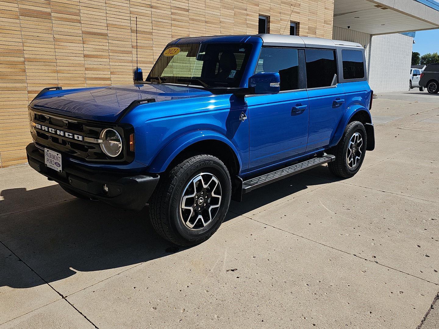 2023 Ford Bronco Outer Banks photo 2