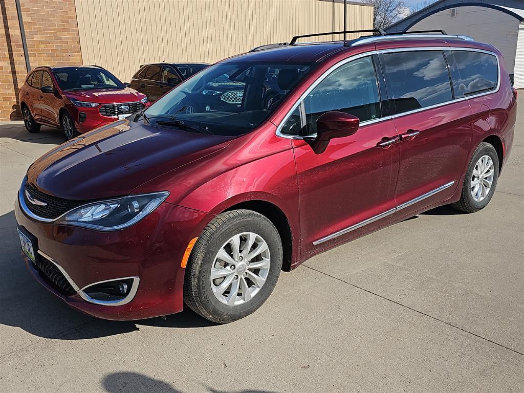 Used 2019 Chrysler Pacifica Touring L with VIN 2C4RC1BG4KR625296 for sale in Fairmont, Minnesota