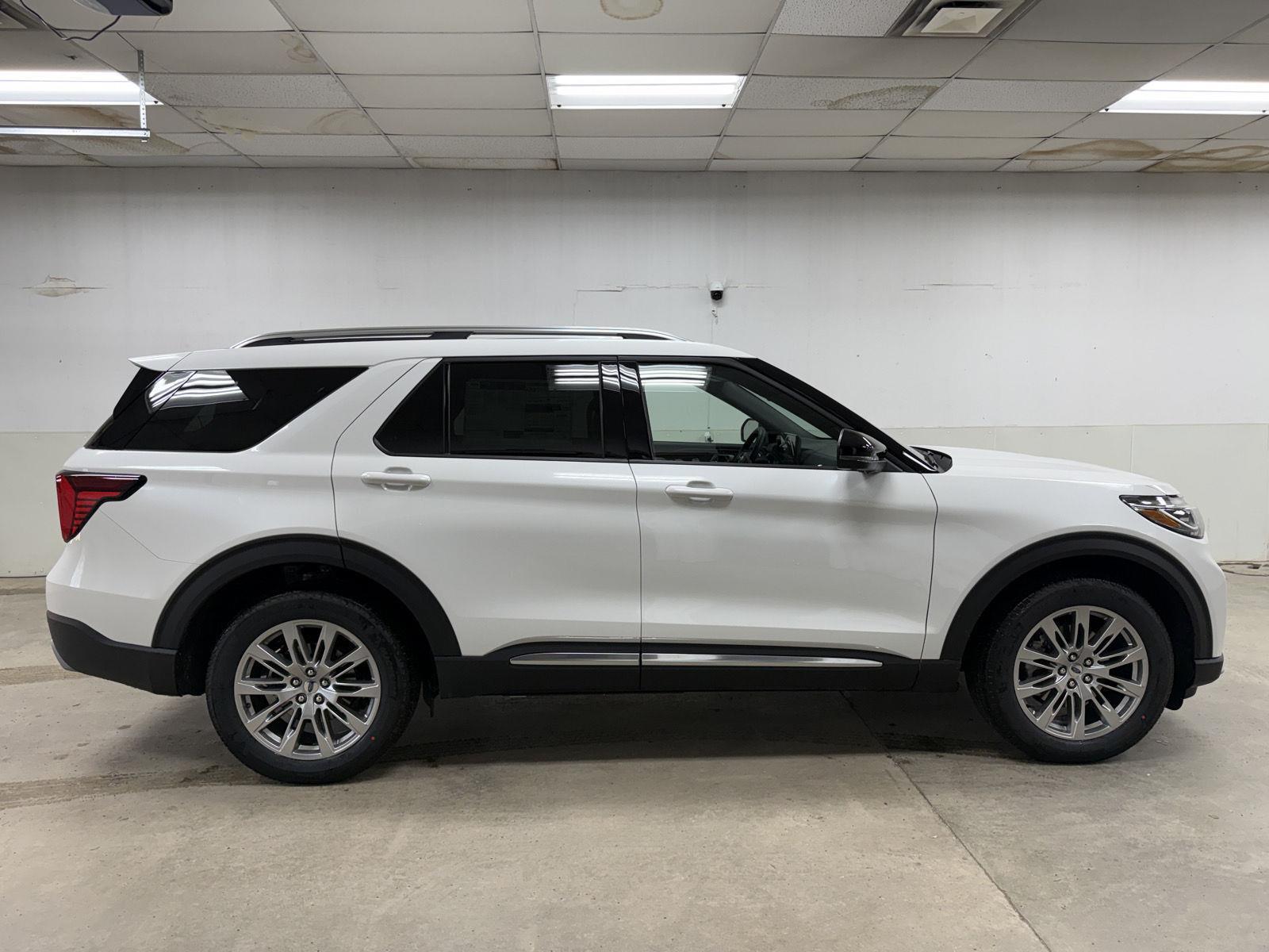 2026 Ford Explorer Platinum's photo