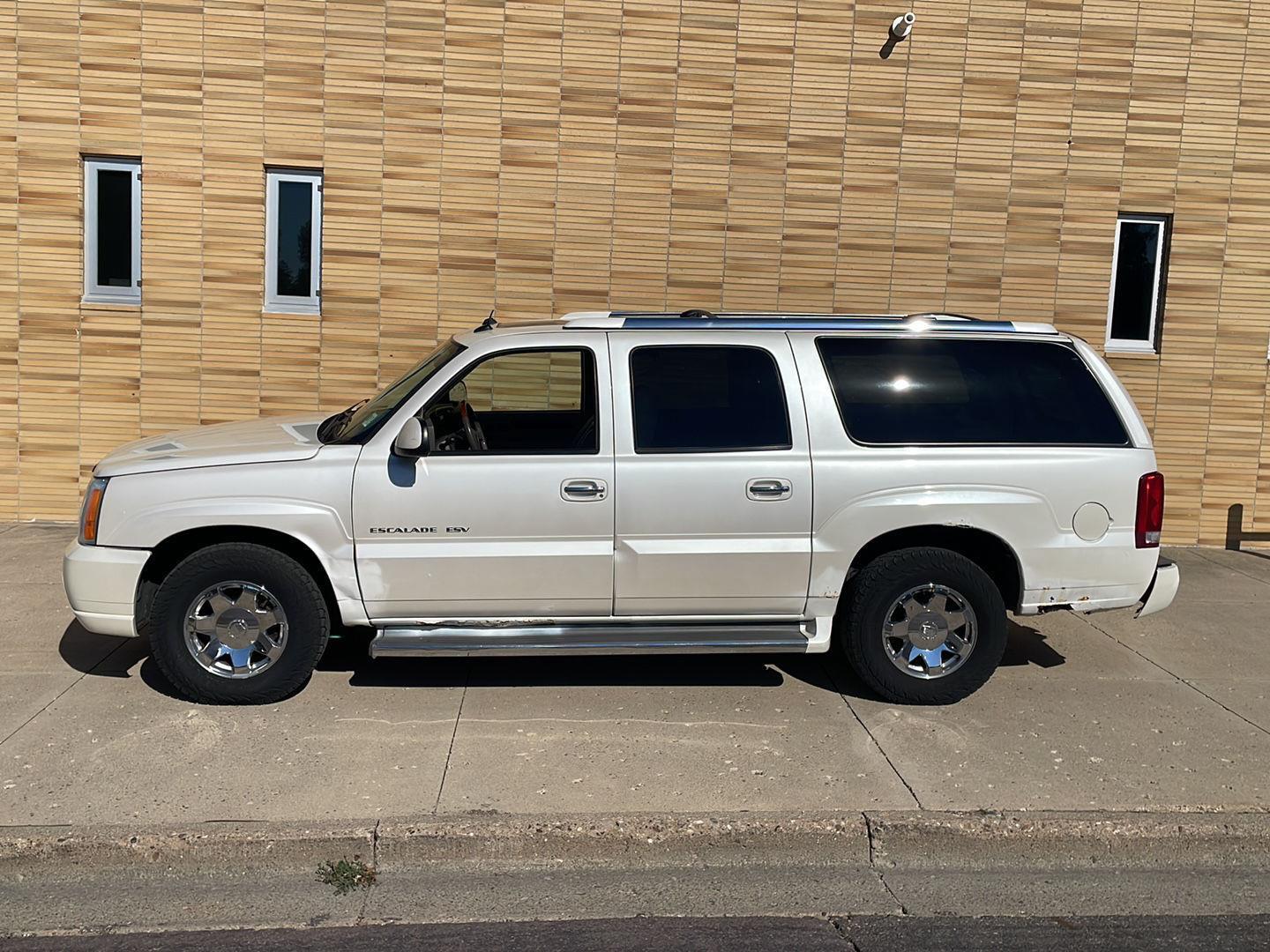 Used 2005 Cadillac Escalade ESV Base with VIN 3GYFK66N85G103772 for sale in Fairmont, Minnesota