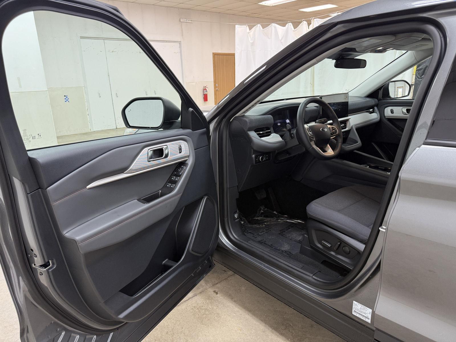 2026 Ford Explorer Active - Photo 8