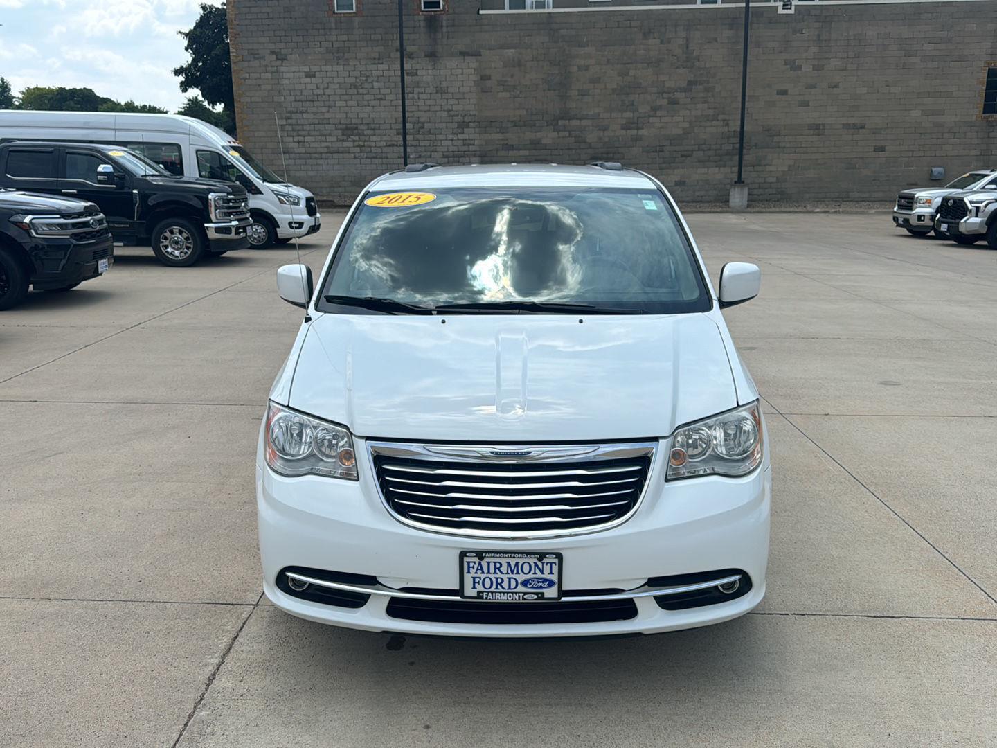 Used 2015 Chrysler Town & Country Touring with VIN 2C4RC1BG3FR601805 for sale in Fairmont, Minnesota