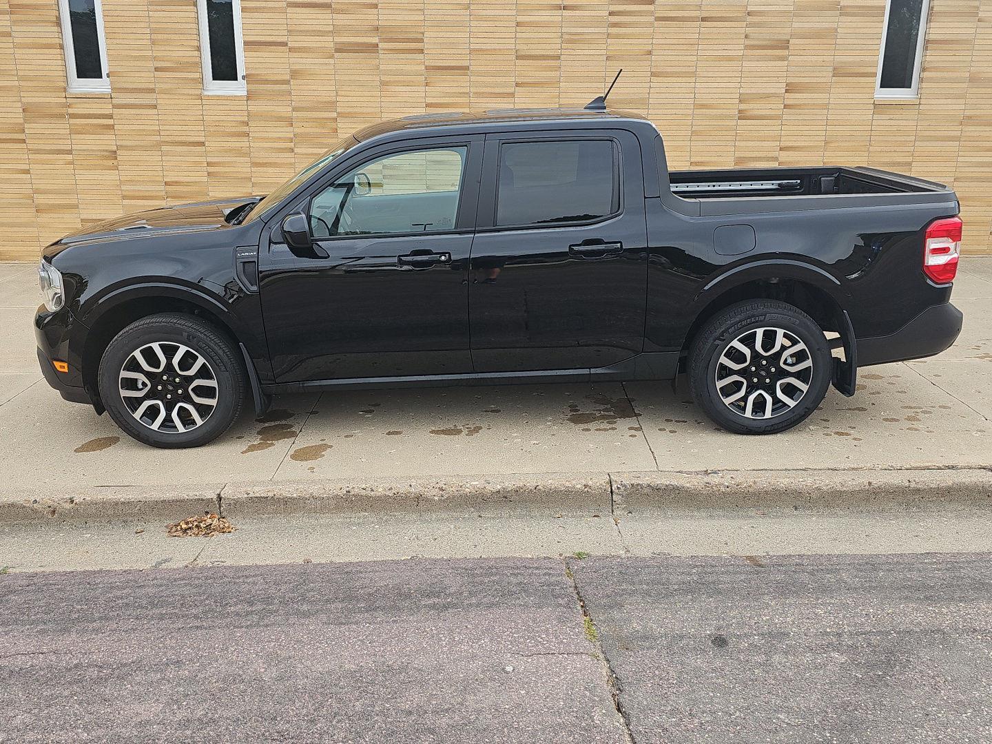 2024 Ford Maverick Lariat photo 2