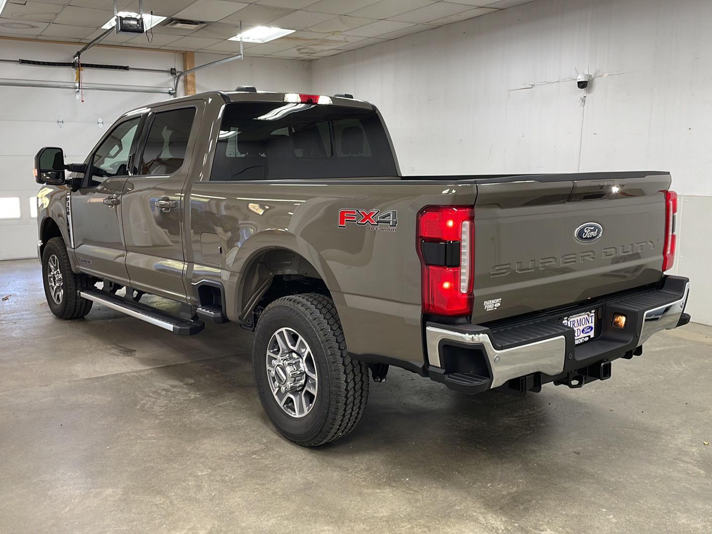 2026 Ford F-350 Lariat photo 2